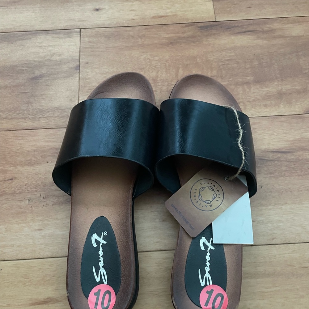 NWT - Seven7 Sandal Pearl Slide size 10